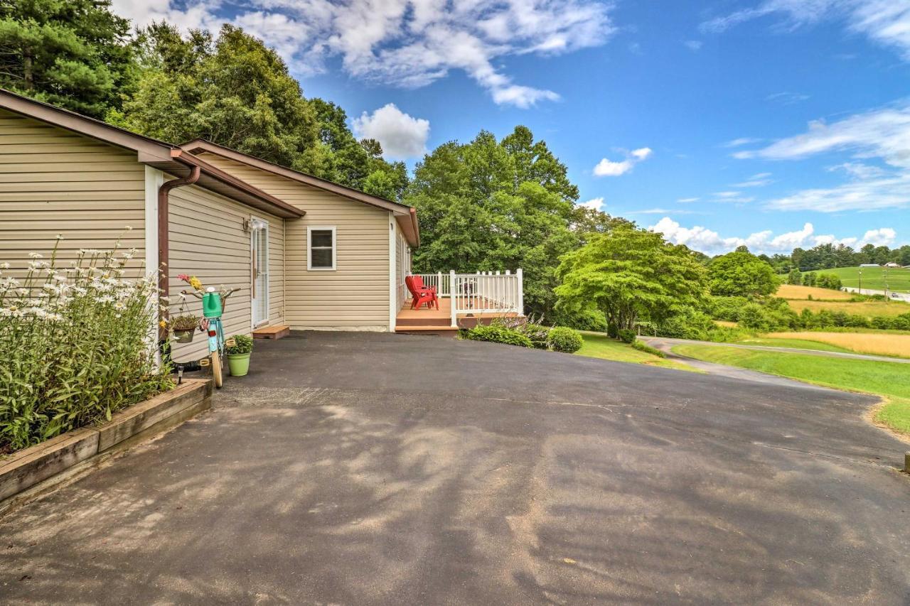 Charming Mills River Home With Porch And Yard! Exterior foto