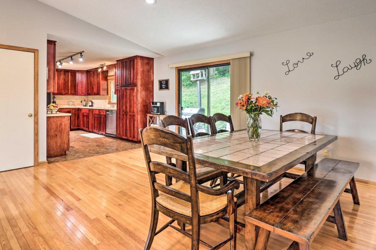 Charming Mills River Home With Porch And Yard! Exterior foto